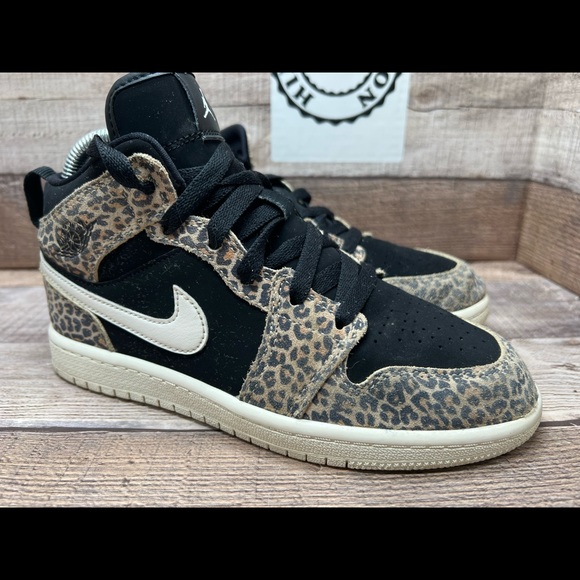 Nike Air Jordan 1 Mid SE Leopard Cheetah BQ6932-021 Youth Size 3Y Women Size 4.5 - Picture 4 of 12